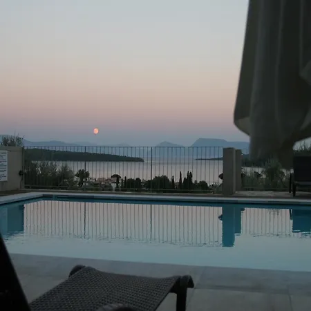 בית נופש Princes ' Islands Luxury Residences נידרי