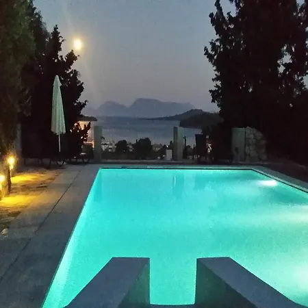 Princes ' Islands Luxury Residences * نيدري