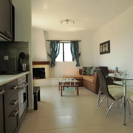 בית נופש Princes ' Islands Luxury Residences נידרי